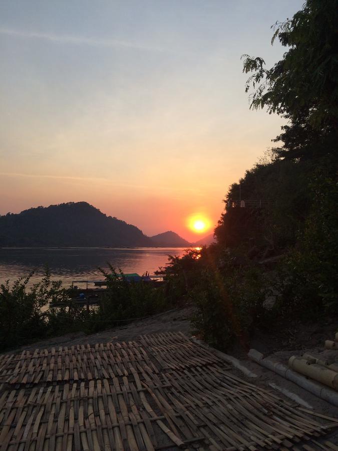 Pomelo Restaurant And Guesthouse - Fishermen & Tammarine Cottages Riverfront - Experience Nature, Culture And Adventure & Tailor-Made Tour Ban Khon Exteriér fotografie