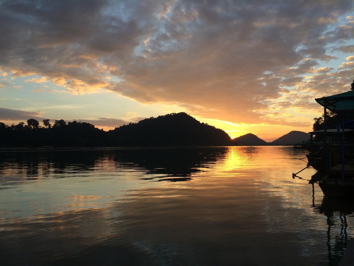 Pomelo Restaurant And Guesthouse - Fishermen & Tammarine Cottages Riverfront - Experience Nature, Culture And Adventure & Tailor-Made Tour Ban Khon Exteriér fotografie