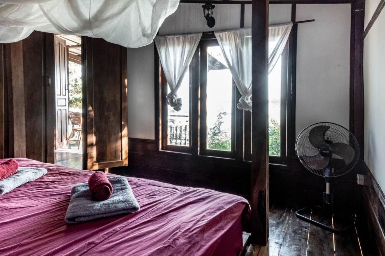 Pomelo Restaurant And Guesthouse - Fishermen & Tammarine Cottages Riverfront - Experience Nature, Culture And Adventure & Tailor-Made Tour Ban Khon Exteriér fotografie